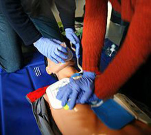 220px-CPR_training-04