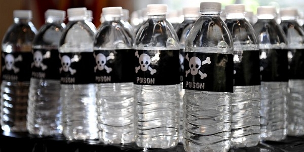 plasticni sisinja voda otrovni