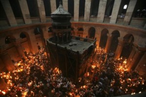 54192-a-general-view-of-the-church-of-holy-sepulchre-during-a-holy