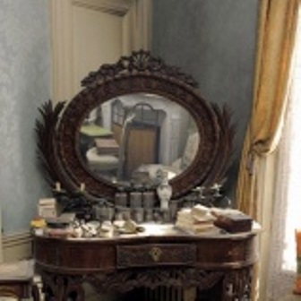perfectly-preserved-paris-apartment-discovered-after-70-years-with-valuables-and-paintings-6_1389280847_159x159