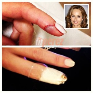 giada-de-laurentiis-cuts-her-finger-while-filming-live-thanksgiving-special__oPt