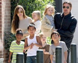 Brad-Pitt-with-family