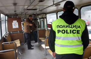 policija-vo-avtobus500