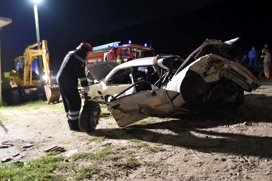 Crivac, 04.10.2014 - U teskoj prometnoj nesreci poginule su dvije osobe