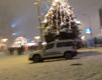 policija plostad nokj sneg