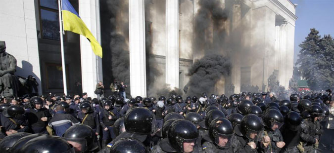 ukraina protest parlament policija