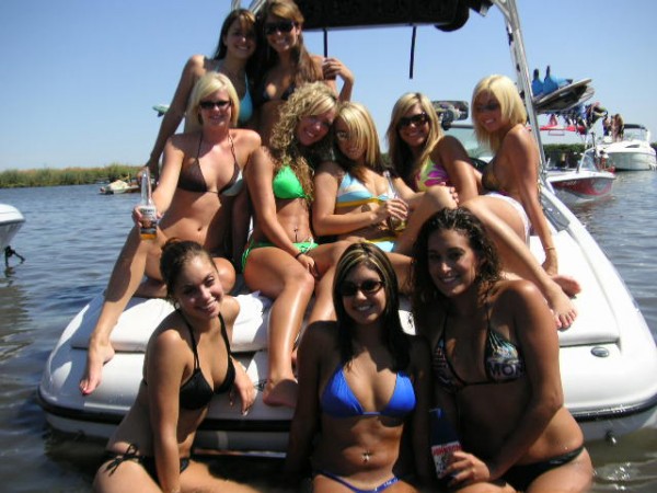 CA-Delta-wild-bikini-girl-party-boat-600x450