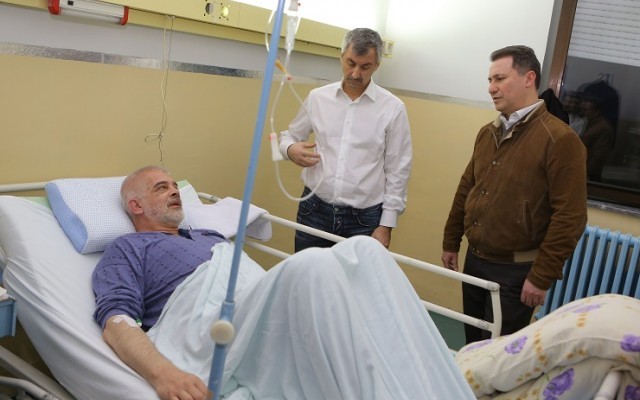 Nikola-Gruevski-Todor-Petrov-bolnica-3-640x4331-640x400