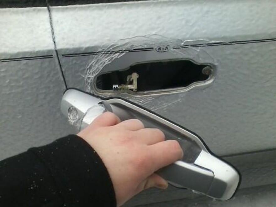 this-is-what-happens-when-you-open-a-car-door-in-20-degree-weather