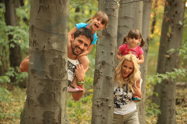 Nikola Radjen i Ana Kokic sa decom
