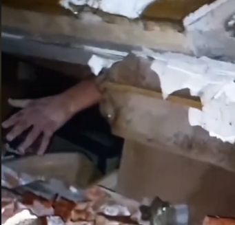 Видео: Се уште има затрупани под урнатините – стравични снимки