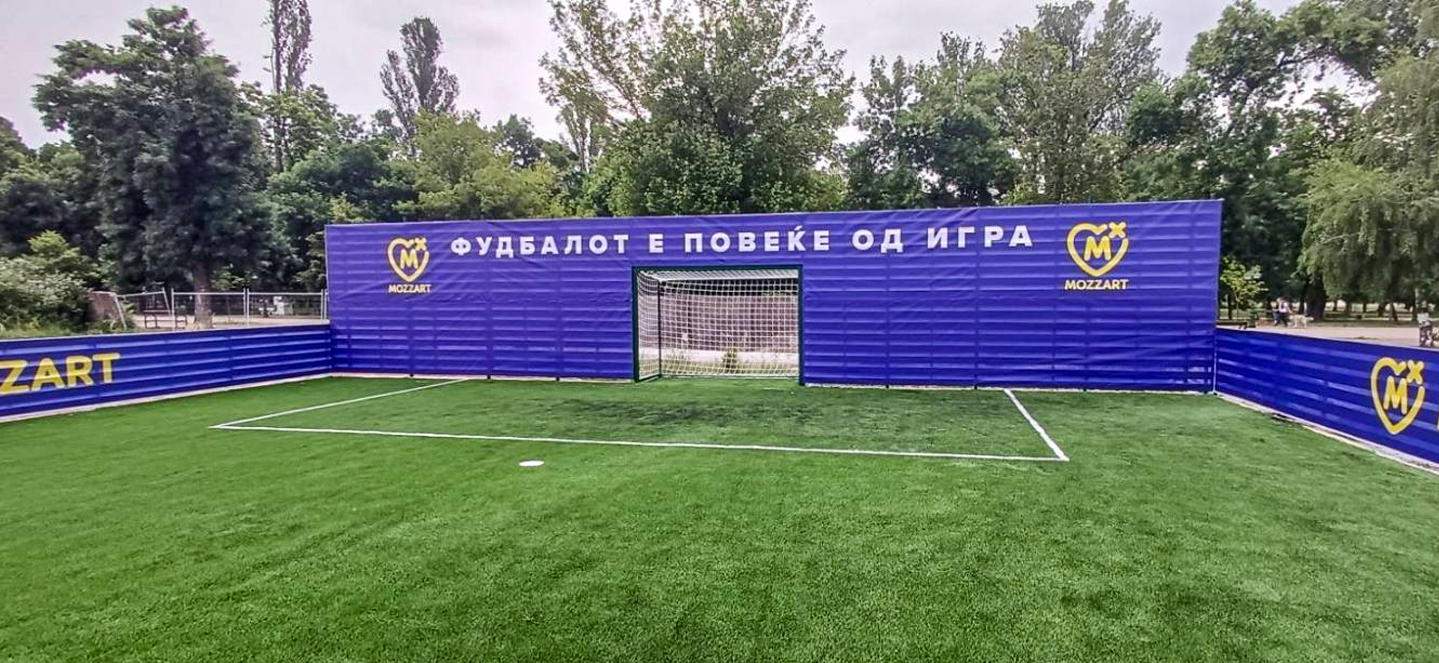 Mozzart и годинава ја продолжува мисијата „Фудбалот е повеќе од игра“ –Битола добива нов мини-пич терен!
